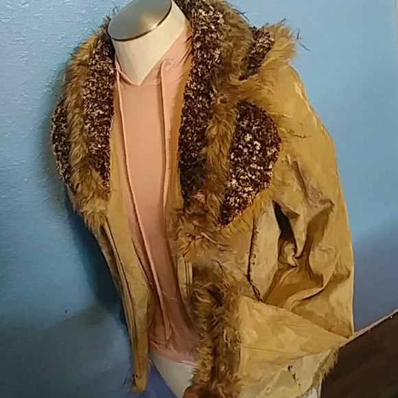 Furry jacket - Picture 5 of 5